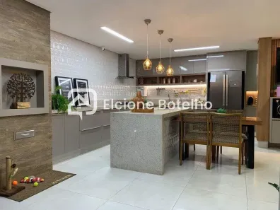 Casa de Condomínio com 4 Quartos para alugar, 260m² no Granja Marileusa, Uberlândia