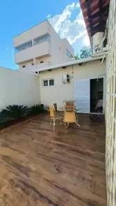 Casa com 3 Quartos à venda, 250m² no Santa Mônica, Uberlândia