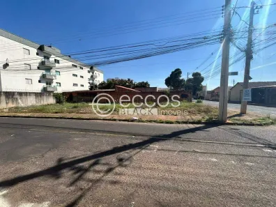 Lote/Terreno à venda, 300m² no Saraiva, Uberlândia