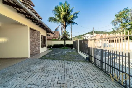 Casa com 3 Quartos à venda, 272m² no Saguaçu, Joinville