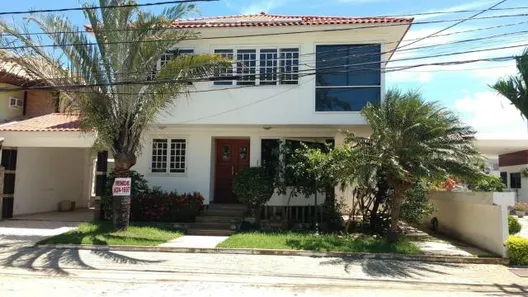 Casa com 3 Quartos à venda, 355m² no Parque Califórnia, Campos dos Goytacazes