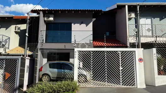 Sobrado com 3 Quartos à venda, 180m² no Vila Planalto, Campo Grande