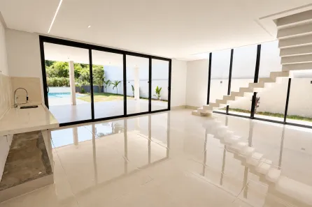Sobrado com 4 Quartos à venda, 360m² no Condomínio do Lago, Goiânia