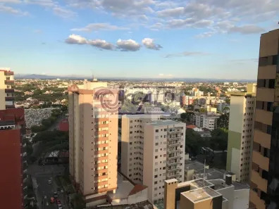 Apartamento com 2 Quartos para alugar, 70m² no Água Verde, Curitiba