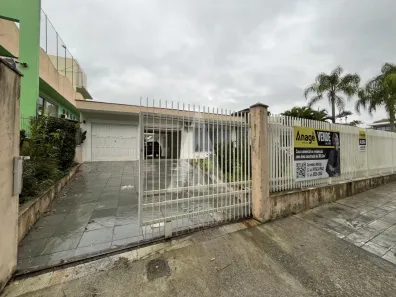 Prédio Comercial com 4 Quartos para alugar, 382m² no América, Joinville