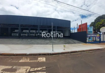 Galpão/Depósito/Armazém para alugar, 816m² no Umuarama, Uberlândia
