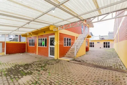 Casa com 7 Quartos para alugar, 360m² no Anchieta, Porto Alegre