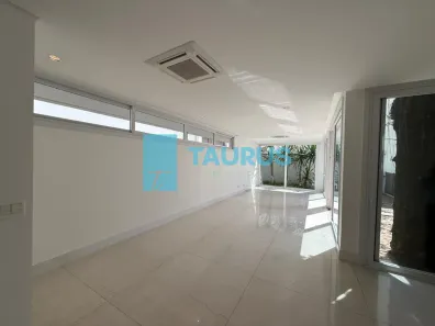 Casa de Condomínio com 4 Quartos à venda, 370m² no Jardim Petrópolis, São Paulo