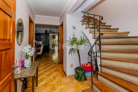 Casa com 3 Quartos à venda, 217m² no Passo da Areia, Porto Alegre