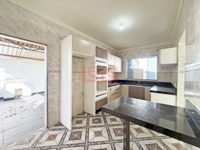 Casa com 3 Quartos para alugar, 70m² no Jardim Universo, Maringá