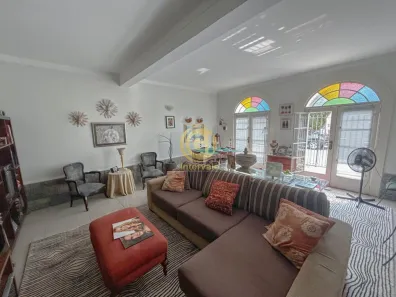 Sobrado com 5 Quartos à venda, 500m² no Jardim Siesta, Jacareí
