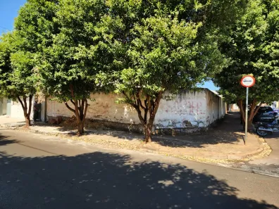 Casa com 2 Quartos à venda, 95m² no Centro, Sertãozinho