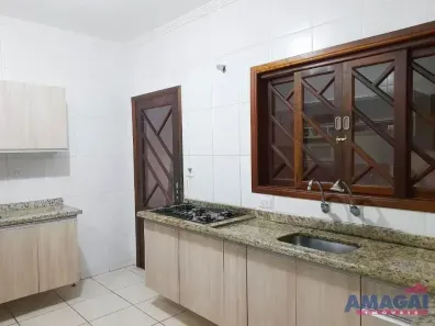 Sobrado com 3 Quartos à venda, 257m² no Jardim Terras de São João, Jacareí