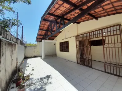 Casa com 4 Quartos para alugar, 140m² no Edson Queiroz, Fortaleza