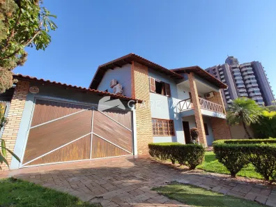 Sobrado com 3 Quartos à venda, 246m² no Centro, Toledo