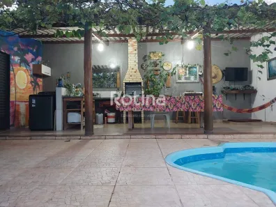 Casa com 3 Quartos à venda, 180m² no Laranjeiras, Uberlândia
