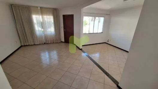Casa com 3 Quartos para alugar, 180m² no Glória, Macaé