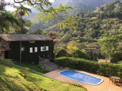 Casa com 5 Quartos à venda, 395m² no Fazenda Inglesa, Petrópolis