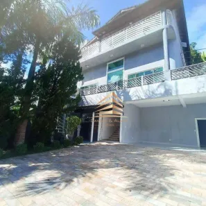 Casa de Condomínio com 3 Quartos para alugar, 600m² no Jardim Imperial, Arujá