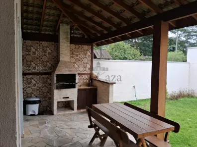 Casa de Condomínio com 2 Quartos à venda, 65m² no Loteamento Villa Branca, Jacareí