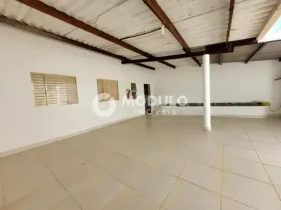 Casa com 3 Quartos para alugar, 300m² no Granada, Uberlândia