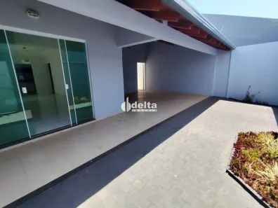 Casa com 3 Quartos para alugar, 190m² no Jardim Europa, Uberlândia