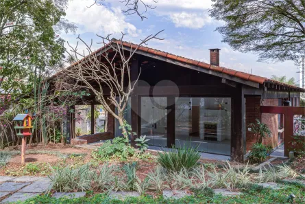 Casa com 5 Quartos para alugar, 300m² no Jardim Marajoara, São Paulo