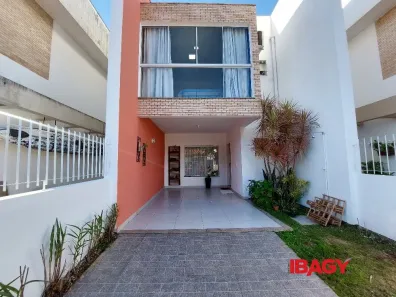 Casa com 3 Quartos para alugar, 127m² no Rio Tavares, Florianópolis