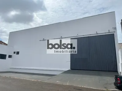 Galpão/Depósito/Armazém para alugar, 900m² no Centro, Bauru