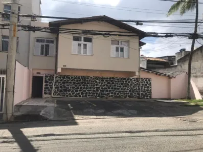 Casa com 10 Quartos para alugar, 530m² no Amaralina, Salvador