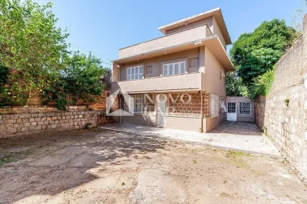 Casa com 4 Quartos à venda, 224m² no Três Figueiras, Porto Alegre