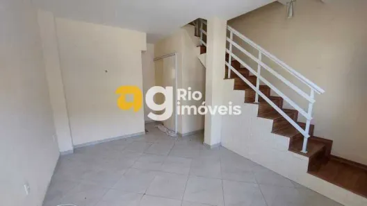 Casa de Condomínio com 2 Quartos para alugar, 65m² no Praça Seca, Rio de Janeiro