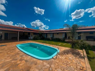 Fazenda/Sítio com 4 Quartos à venda, 350m² no Vila Popular, Itapetininga