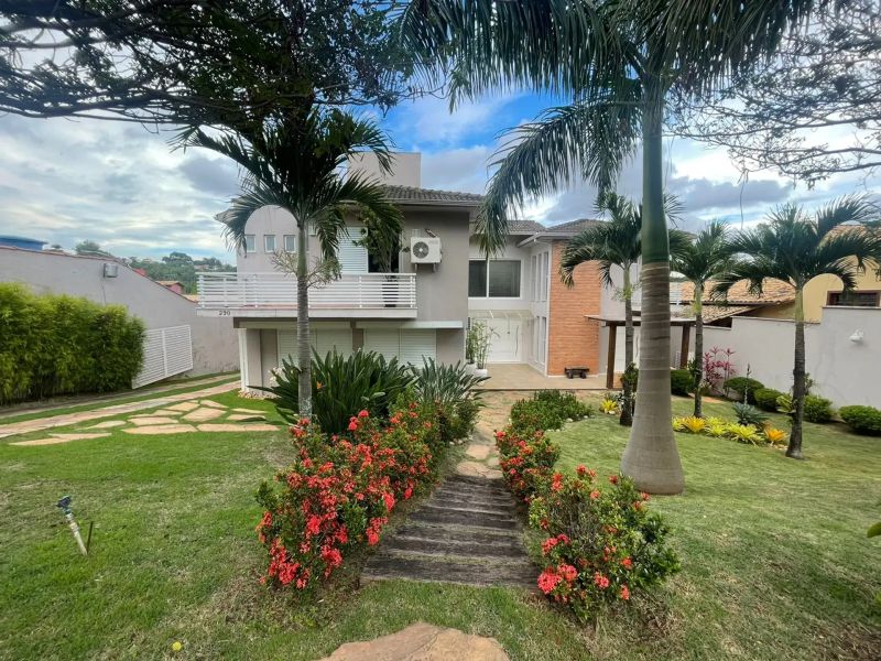 Casa com 5 quartos — Braúnas, Belo Horizonte