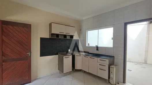 Casa com 2 Quartos para alugar, 89m² no Vila Nova, Joinville