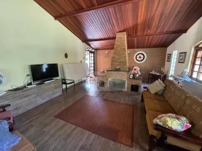 Fazenda/Sítio com 7 Quartos à venda, 500m² no Piracangaguá II, Taubaté