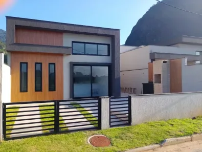 Casa de Condomínio com 3 Quartos para alugar, 120m² no Sahy, Mangaratiba