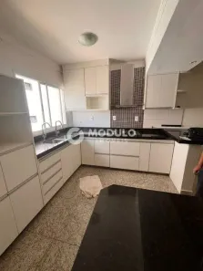 Apartamento com 3 Quartos para alugar, 180m² no Patrimônio, Uberlândia