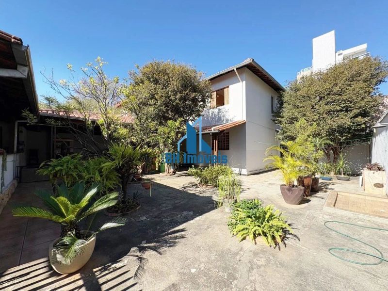Casa com 4 quartos — Castelo, Belo Horizonte