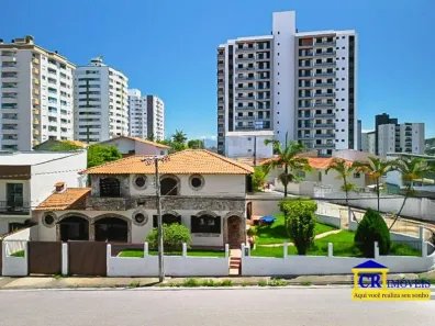 Casa com 5 Quartos à venda, 208m² no Barreiros, São José