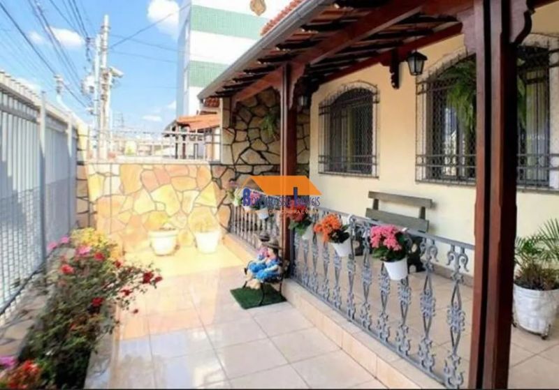 Casa com 3 quartos — Sagrada Família, Belo Horizonte