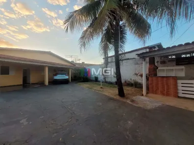 Casa com 3 Quartos à venda, 220m² no Setor Urias Magalhães, Goiânia