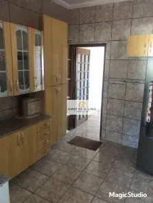 Sobrado com 3 Quartos à venda, 330m² no Jardim Gurilândia, Taubaté
