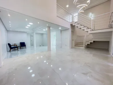 Casa com 3 Quartos para alugar, 356m² no Chácara das Pedras, Porto Alegre