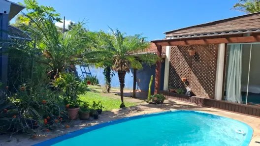 Casa com 3 Quartos à venda, 137m² no Pântano do Sul, Florianópolis