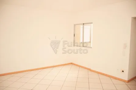 Apartamento com 3 Quartos para alugar, 56m² no Centro, Pelotas