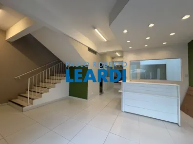 Sobrado com 9 Quartos para alugar, 250m² no Vila Campesina, Osasco