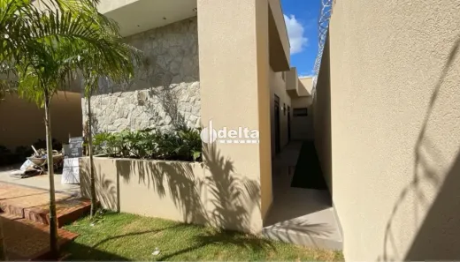 Casa com 3 Quartos à venda, 160m² no Novo Mundo, Uberlândia