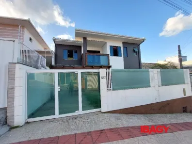 Casa com 2 Quartos para alugar, 120m² no Forquilhas, São José