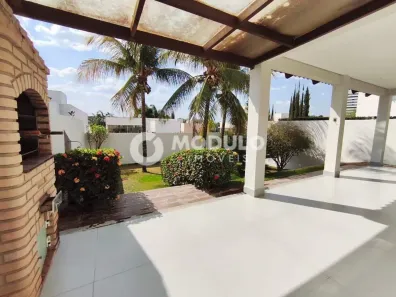 Casa de Condomínio com 4 Quartos para alugar, 235m² no Gávea, Uberlândia